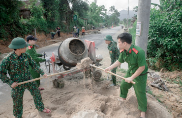 Công an, Biên phòng giúp xã biên giới Sơn Hồng xây dựng khu dân cư nông thôn mới kiểu mẫu